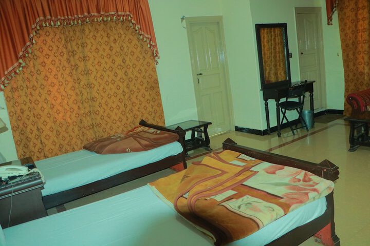 Room 4 of 14