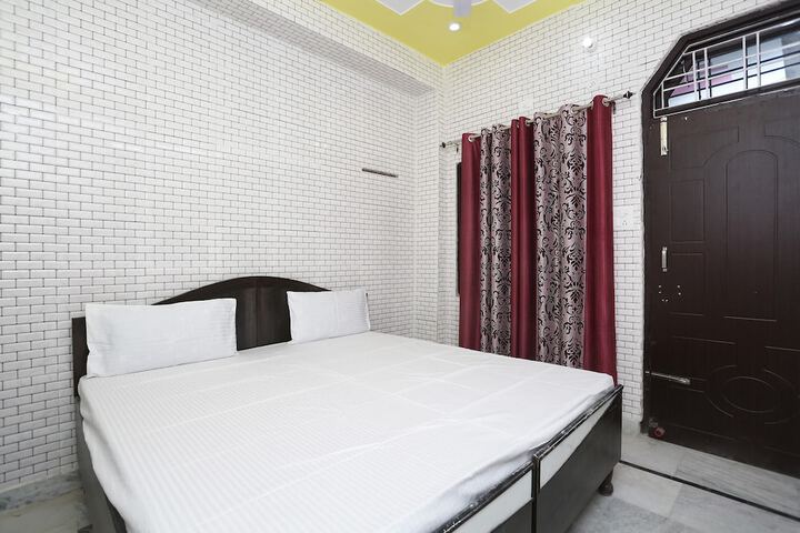 Room 13 of 22