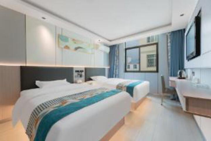Room 4 of 6