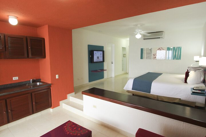 Room 28 of 136