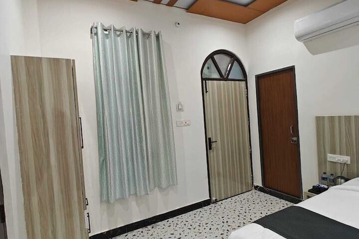 Room 13 of 39