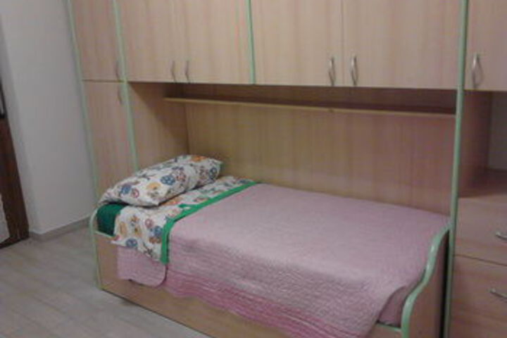 Room 6 of 12