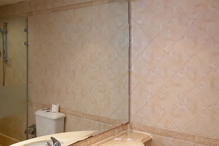 Room 25 of 65