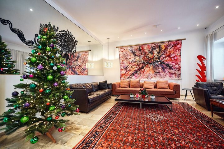 Guest Lobby