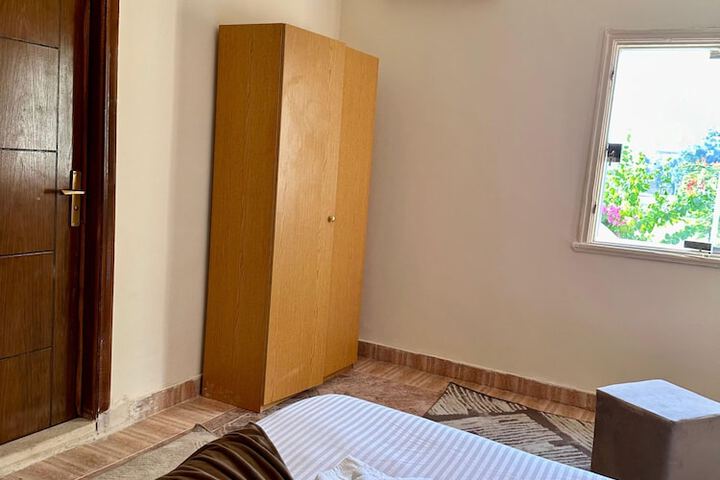 Room 13 of 38