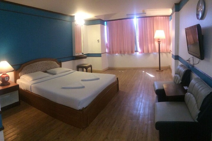 Room 23 of 147