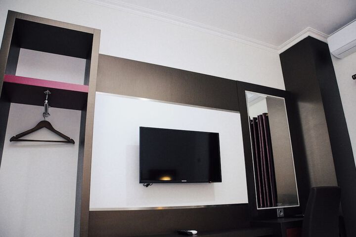 Room 28 of 43