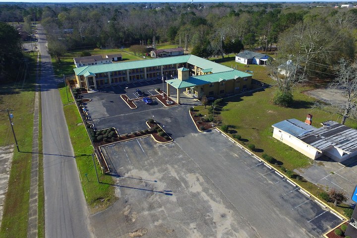 Property Grounds 24 of 31