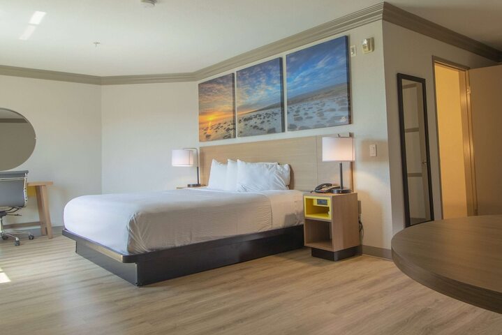 1 King Bed (21 of 22)