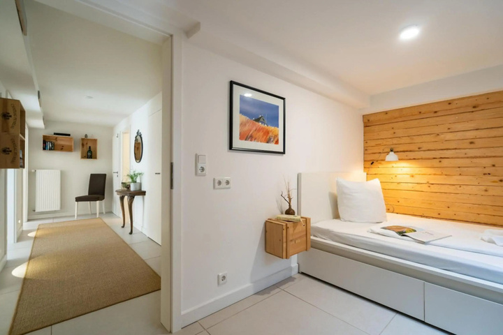 Room 2 of 17