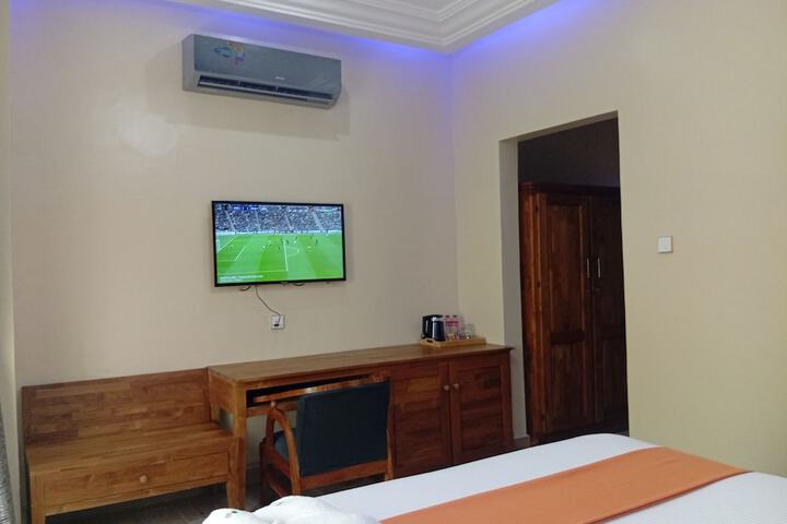 Room 8 of 16