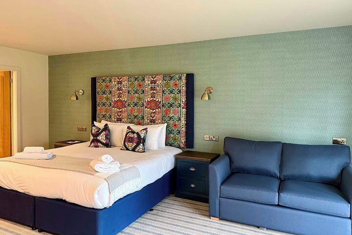 Room 51 of 153