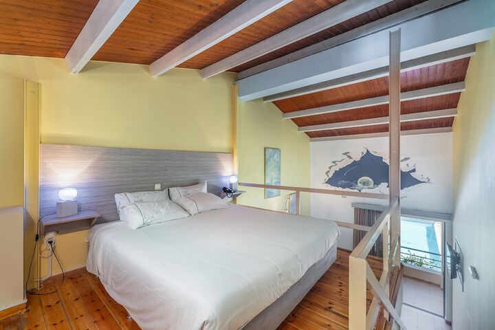 Room 9 of 27
