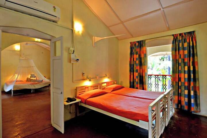 Room 5 of 233