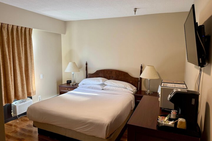 Room 8 of 22
