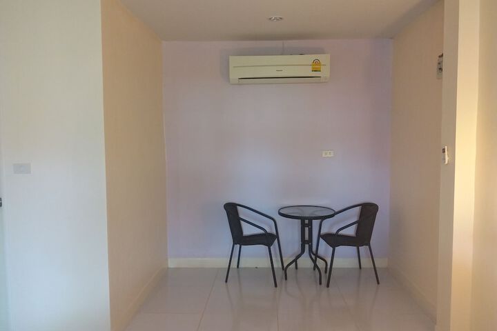 Room 6 of 28