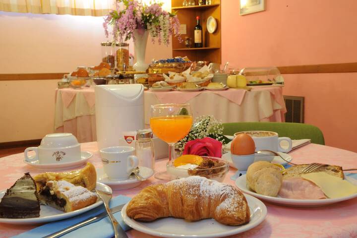 Breakfast/Coffee Service 37 of 54