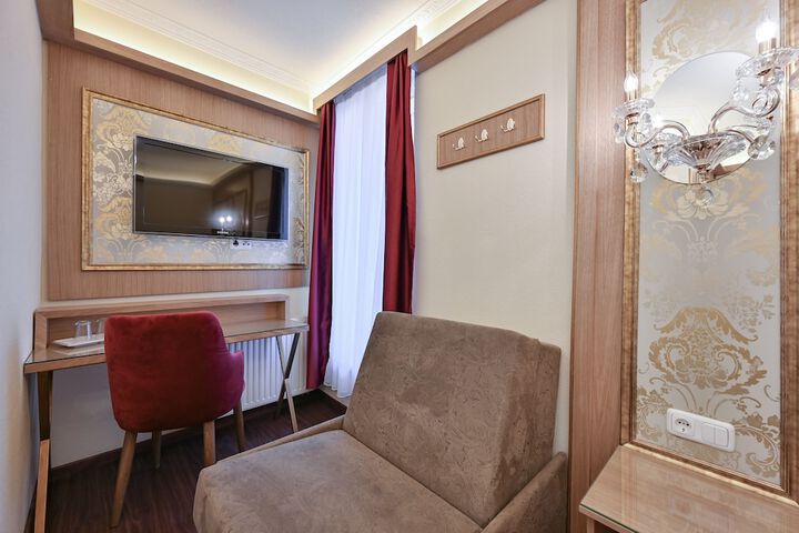 Room 18 of 74