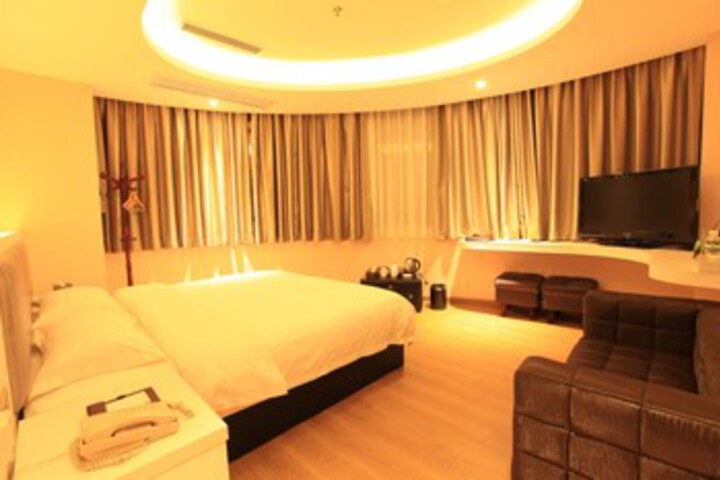 Room 8 of 20