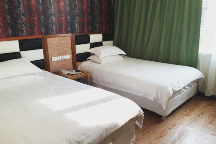 Room 6 of 15
