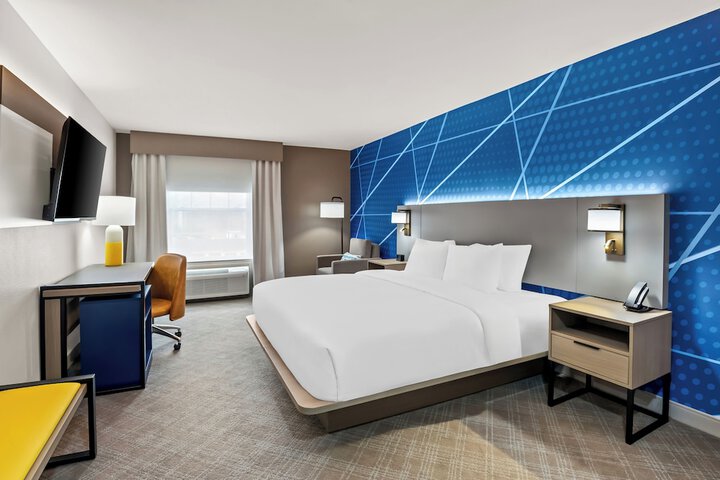 1 King Bed (3 of 8)