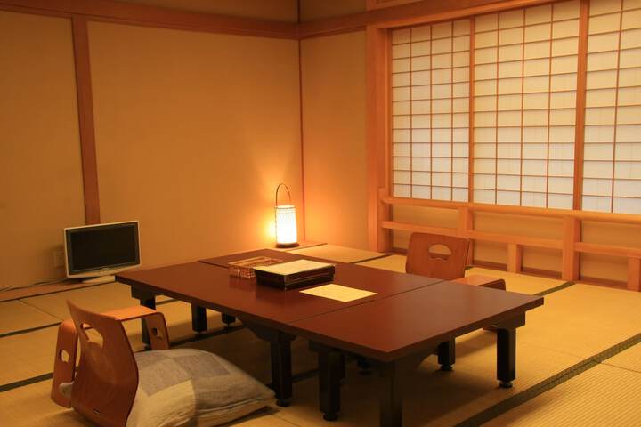 Room 7 of 60
