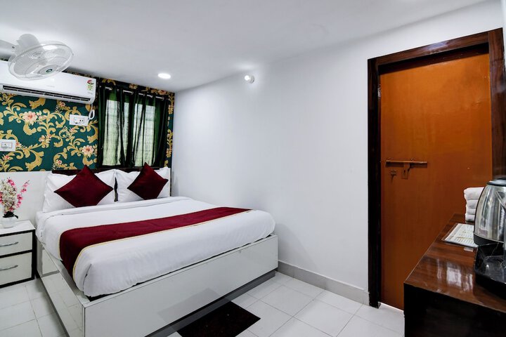 Room 17 of 33