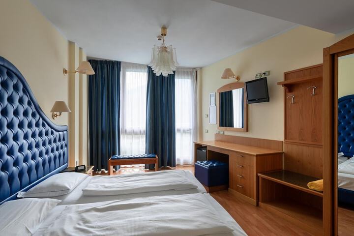 Room 20 of 49