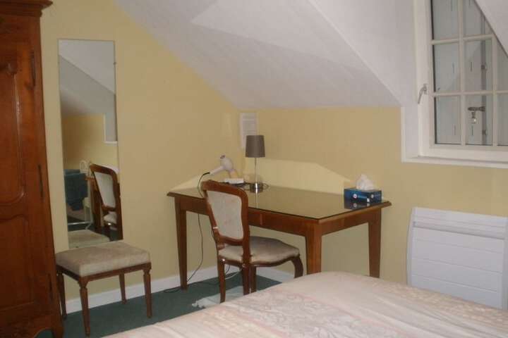 Room 8 of 16