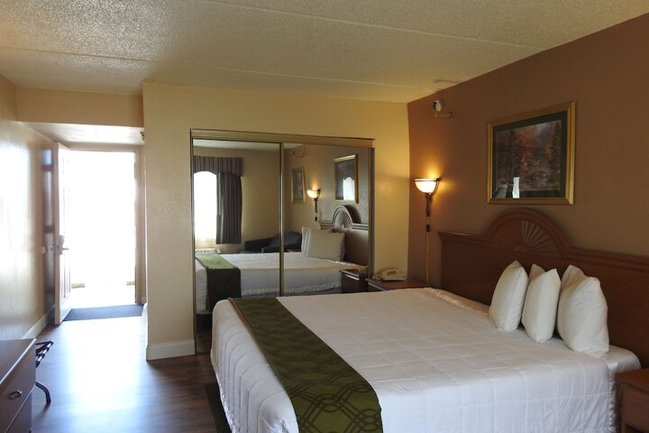 Room 15 of 34