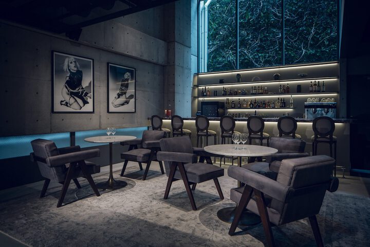 Lounge 41 of 50