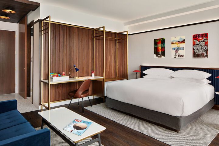 Room 13 of 28
