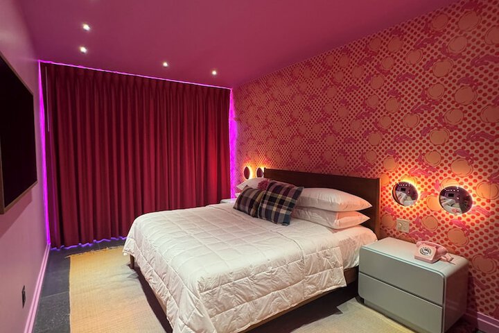 Room 5 of 11