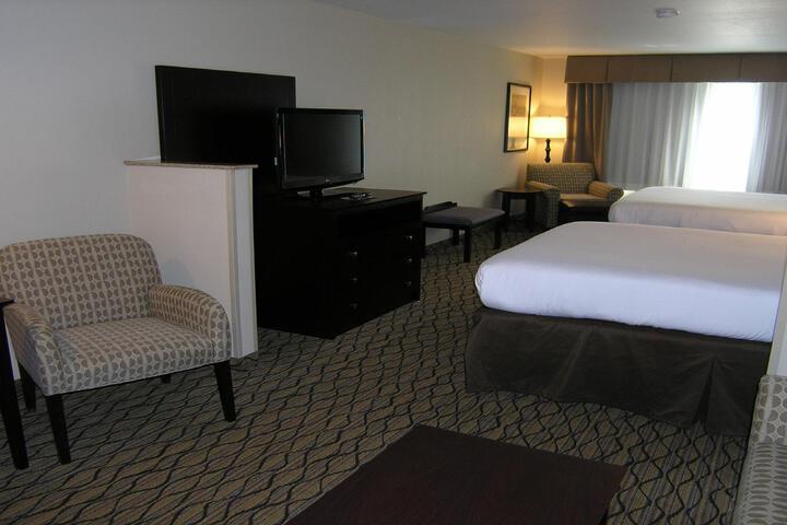 1 King Bed (1 of 11)