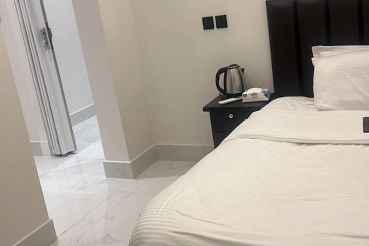 Room 4 of 13