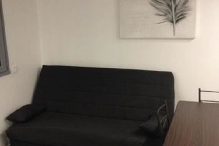 Room 13 of 16