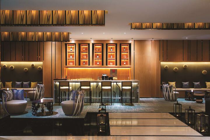 Lounge 51 of 73
