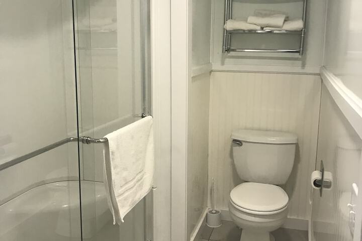 Room 25 of 42