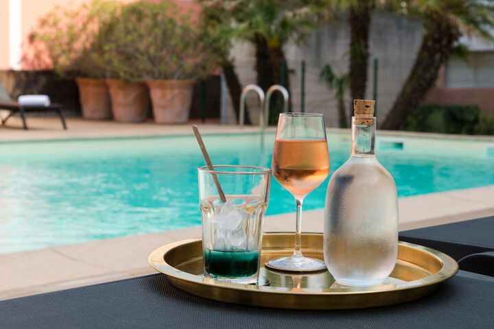 Hotel Pool