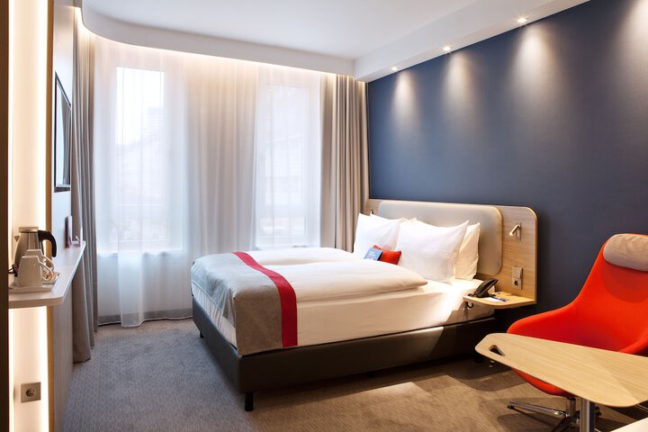 Room 19 of 73