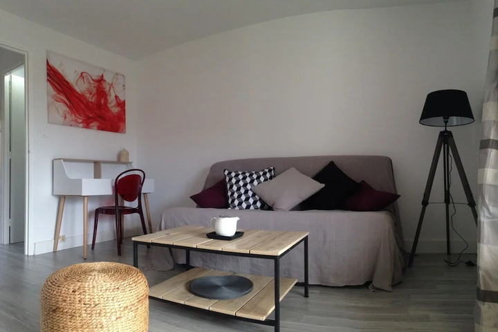 Room 2 of 10