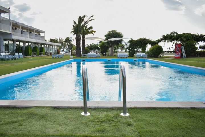 Pool 204 of 261
