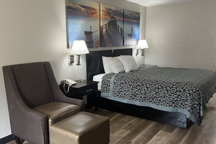 1 King Bed (21 of 34)