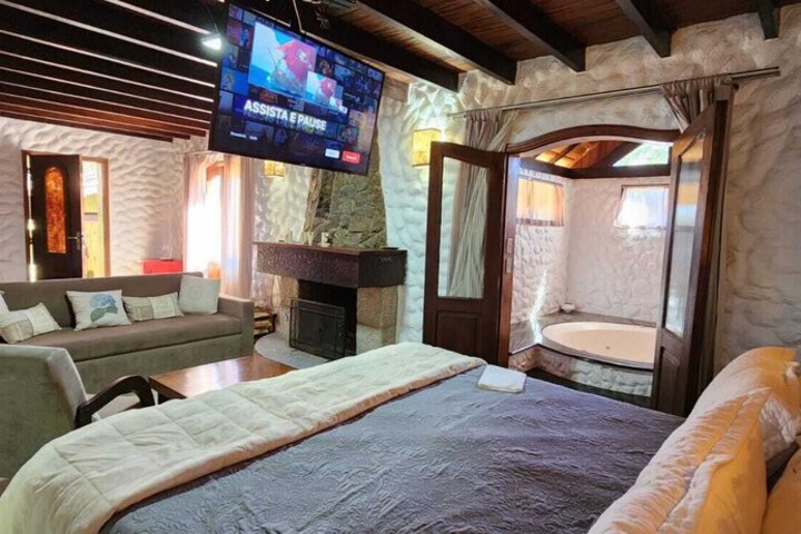 Room 3 of 52