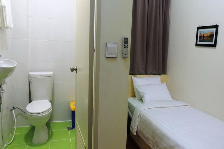 Room 4 of 19