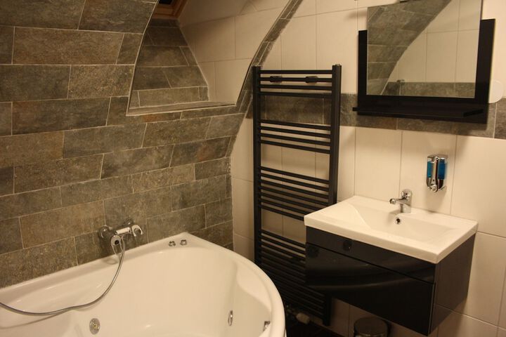 Room 17 of 26