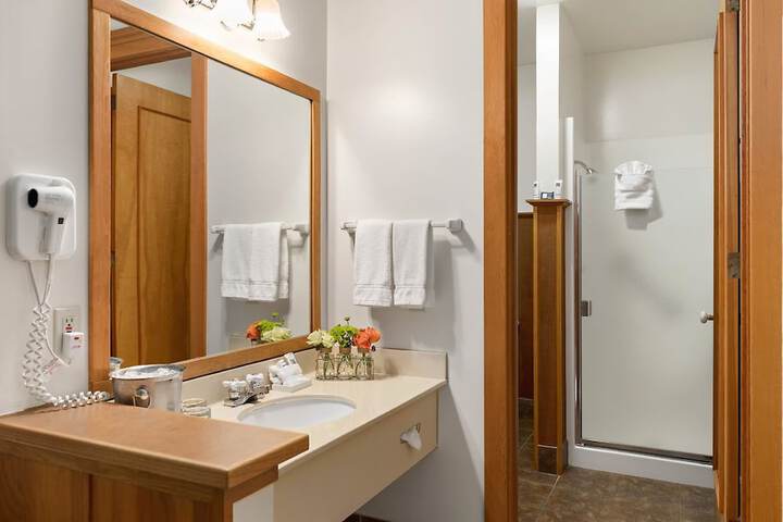 Room 32 of 103