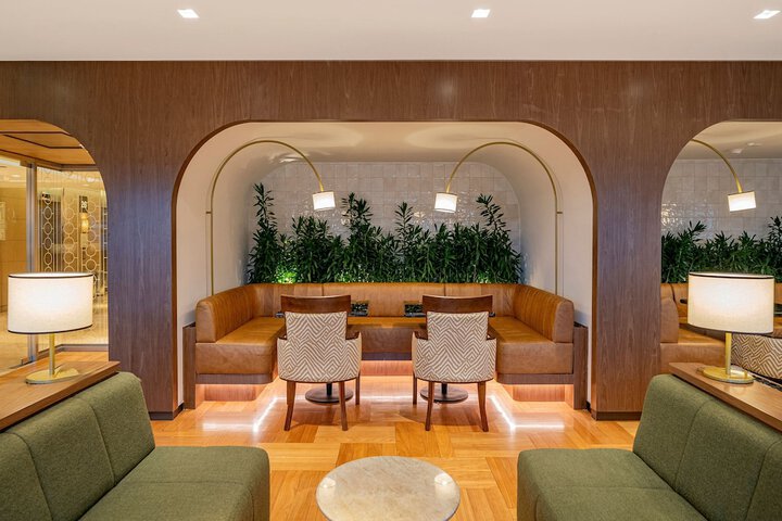 Lounge 165 of 256