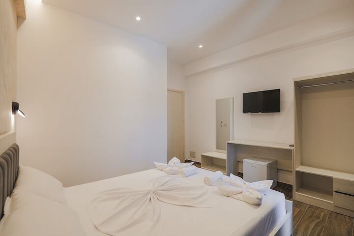 Room 2 of 64