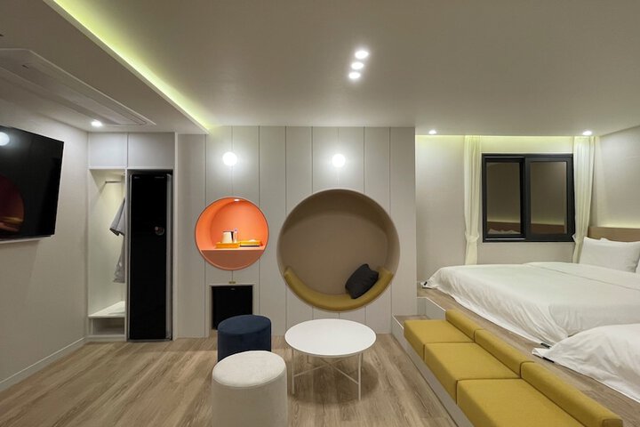Room 22 of 60